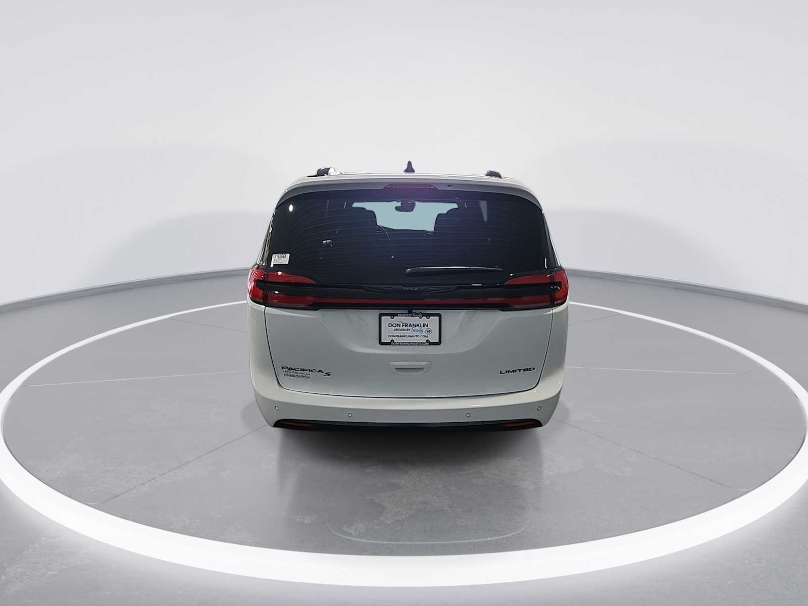 2026 Chrysler Pacifica Limited photo 7