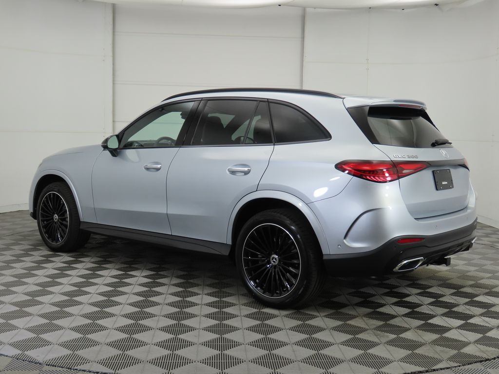 2026 Mercedes Benz GLC 300 4MATIC photo 3