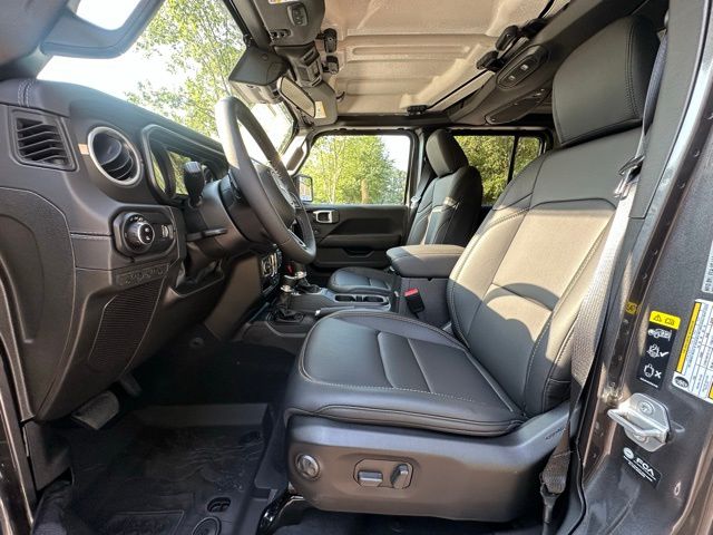 2025 Jeep Gladiator Sport photo 23