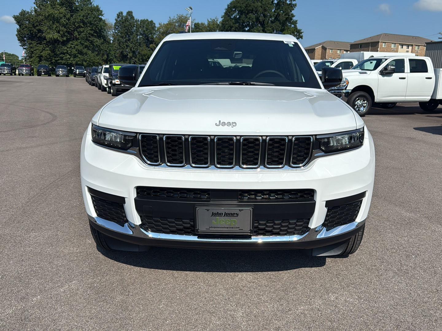 2025 Jeep Grand Cherokee Laredo photo 14