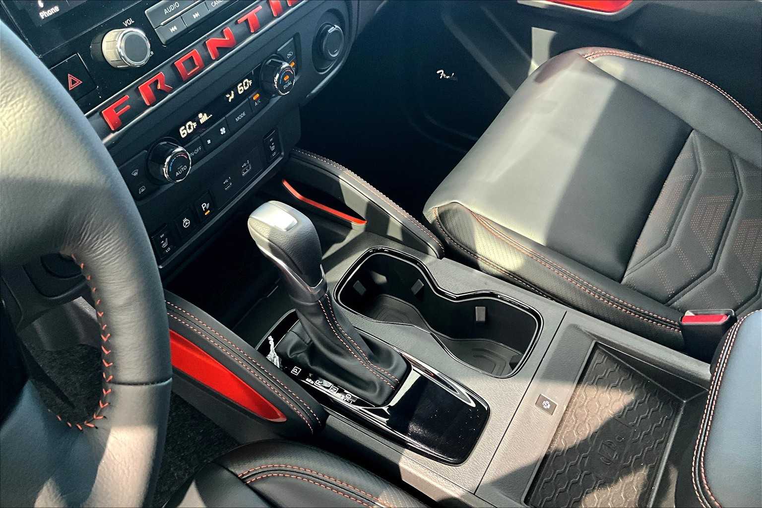 2025 Nissan Frontier PRO-4X photo 10