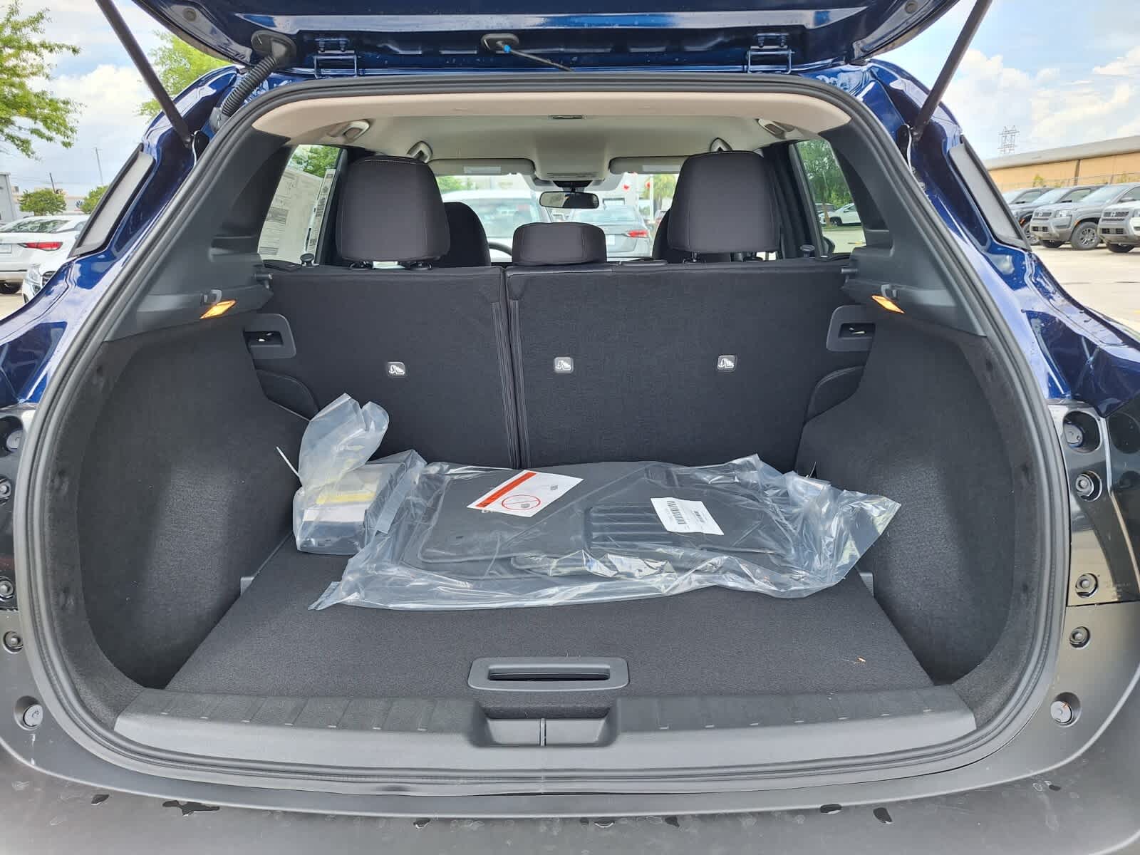 2025 Nissan Kicks SV photo 23