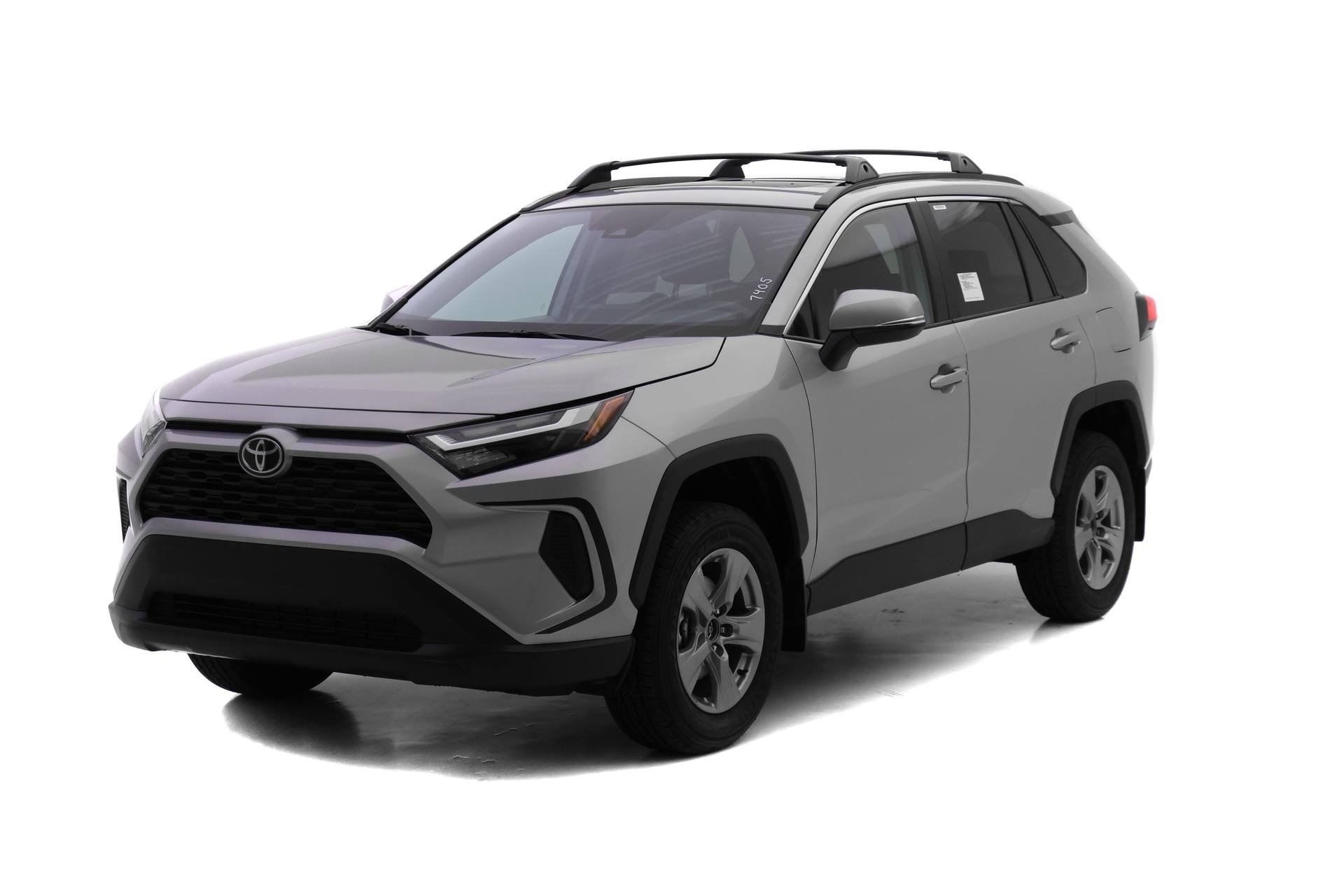 2025 Toyota RAV4 XLE's photo