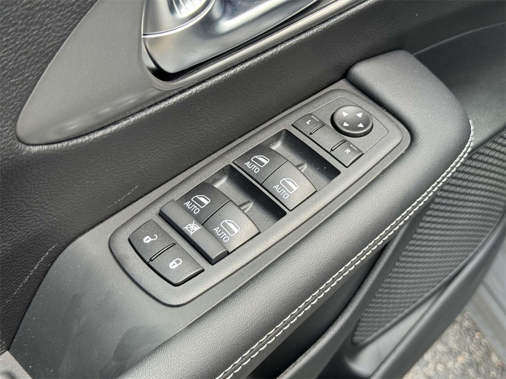 2025 Chrysler Pacifica photo 25