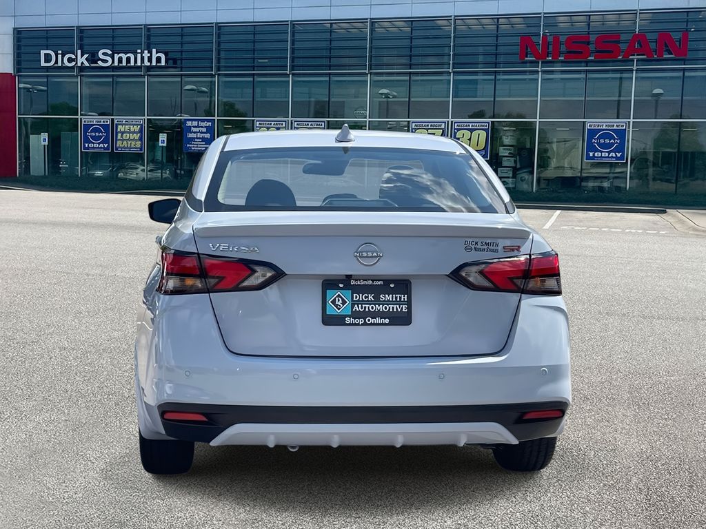 2025 Nissan Versa SR photo 5
