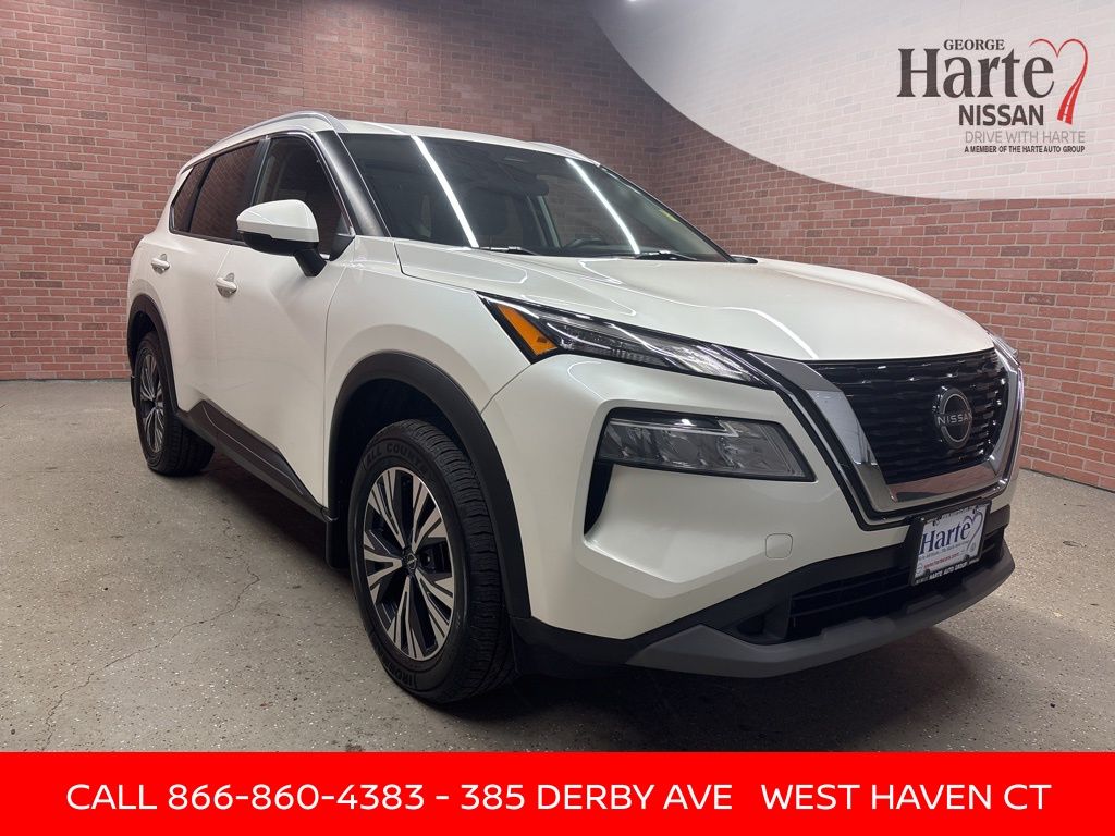 2022 Nissan Rogue SV's photo