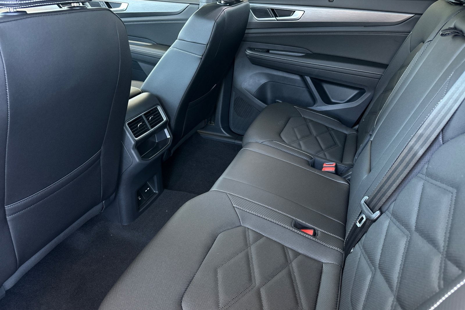 2026 Volkswagen Atlas Cross Sport SE Technology photo 10