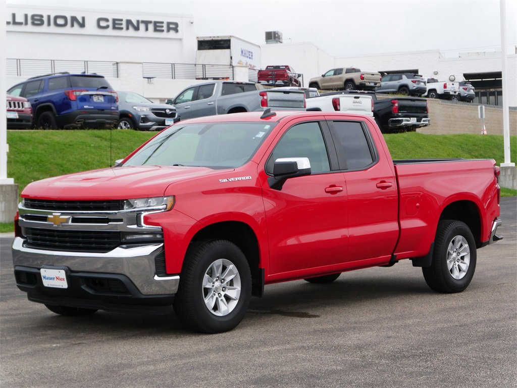 2021 Chevrolet Silverado 1500 LT photo 3