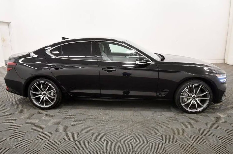 2022 GENESIS G70 - Image 2