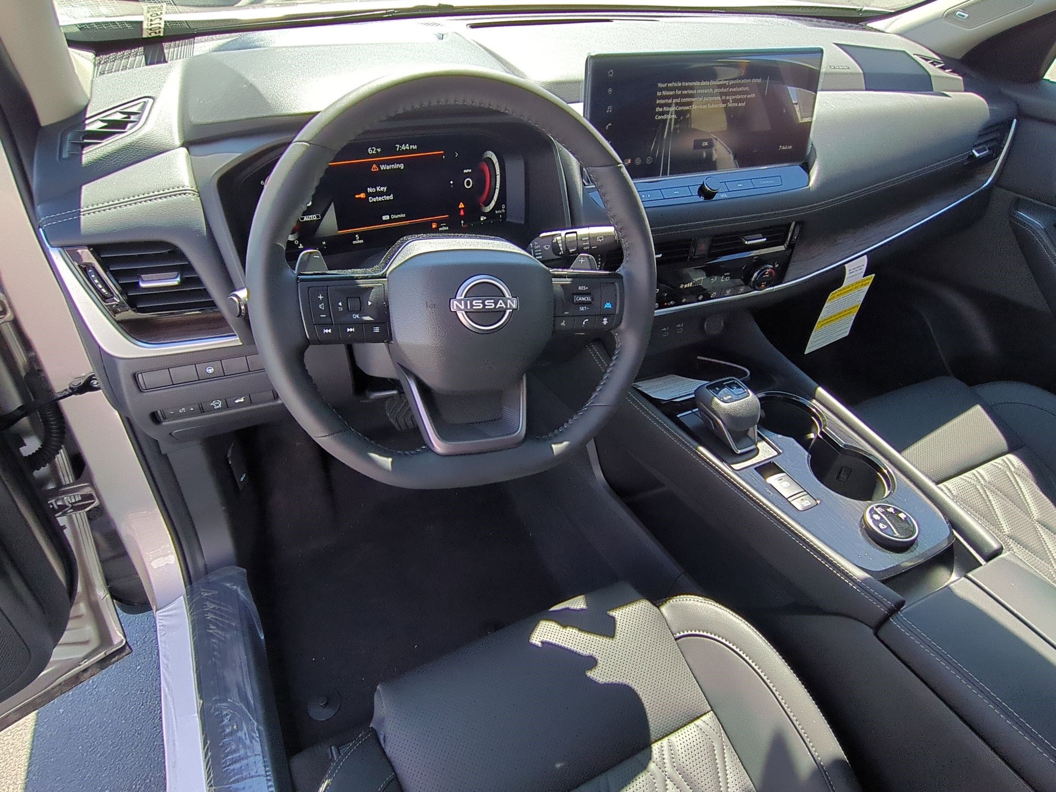2025 Nissan Rogue Platinum photo 8