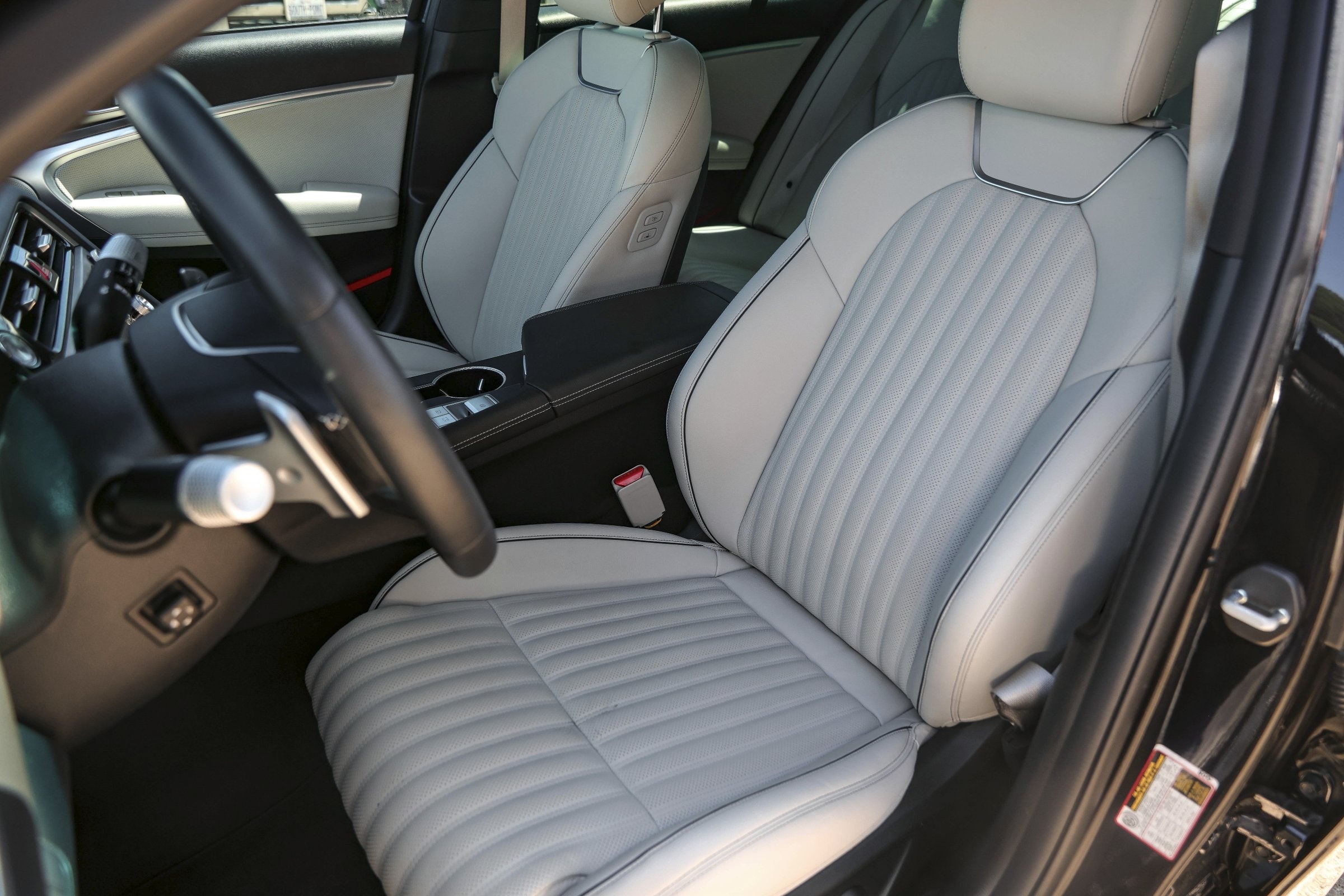 2025 Genesis G70 3.3T Sport Advanced photo 8
