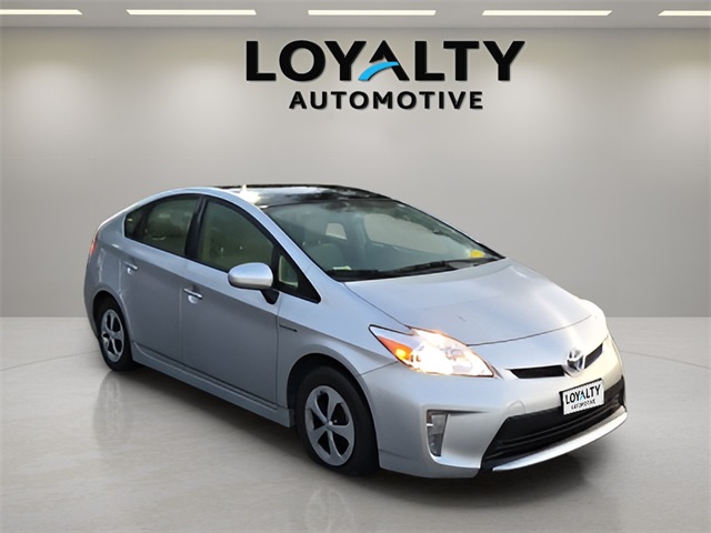 2015 Toyota Prius Four photo 3