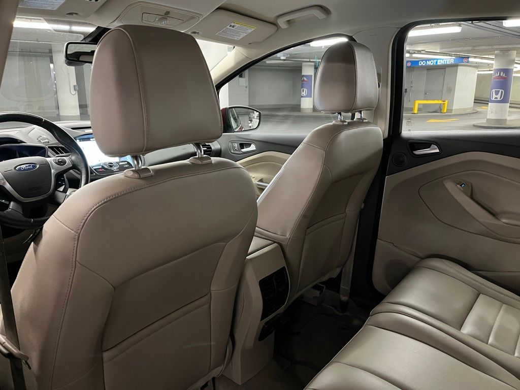 2016 Ford C-Max Energi SEL photo 16