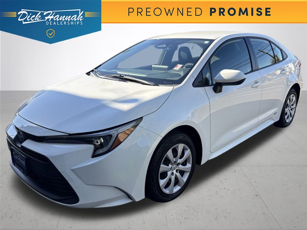 2023 Toyota Corolla LE's photo