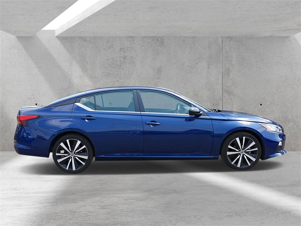 2022 Nissan Altima 2.5 SR photo 2