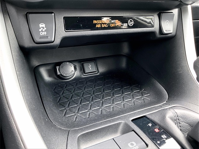 2021 Toyota RAV4 XLE photo 27
