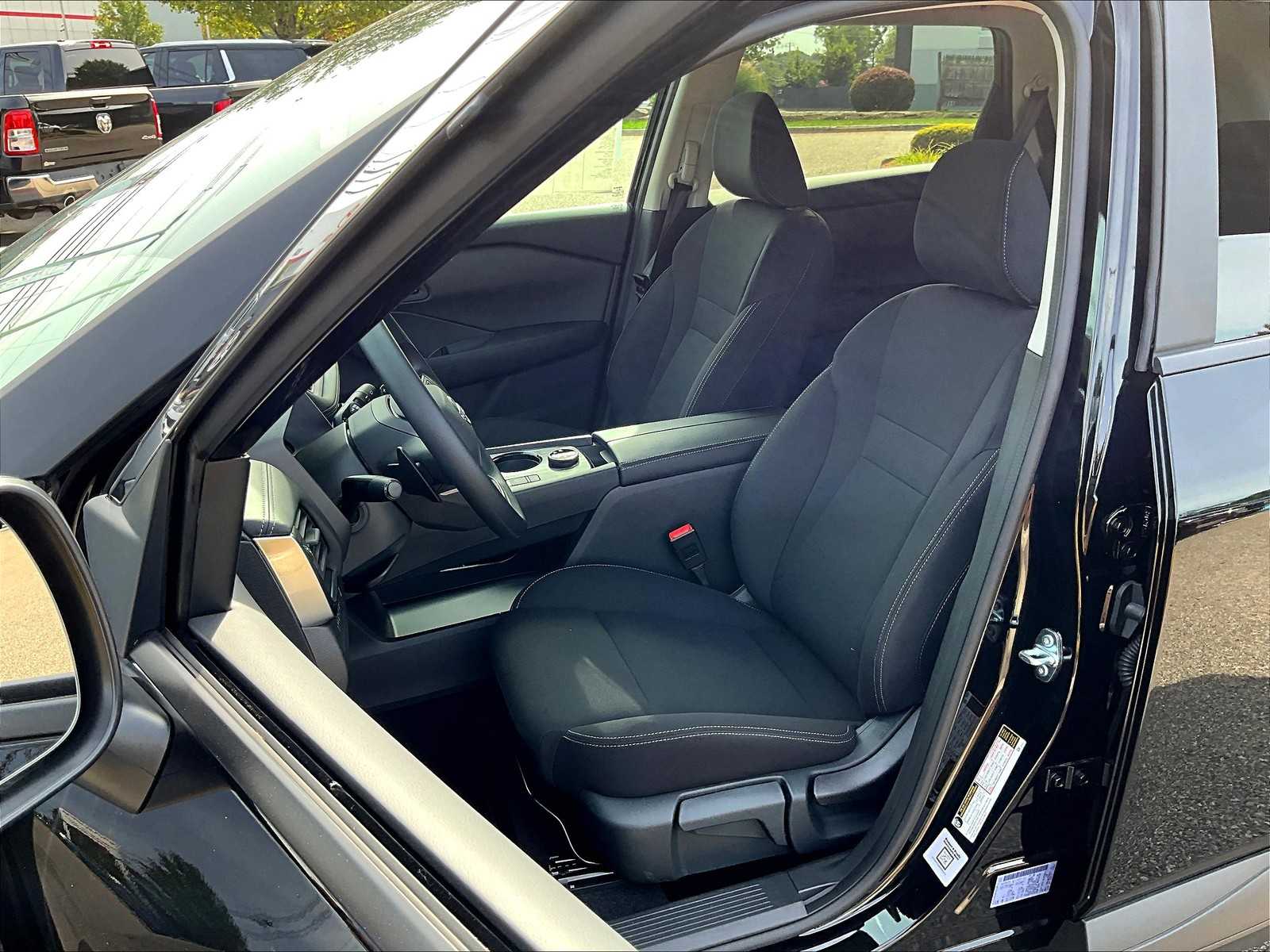 2025 Nissan Rogue S photo 7