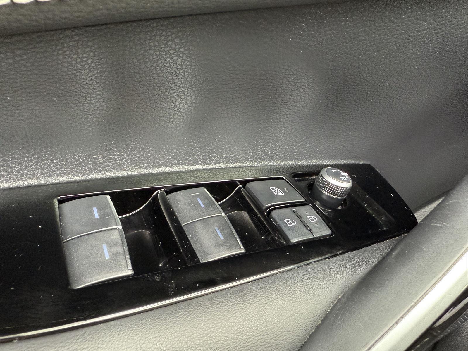 2019 Toyota Corolla XSE photo 15