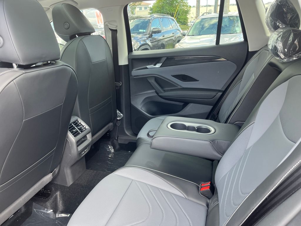 2025 Volkswagen Tiguan SE photo 18