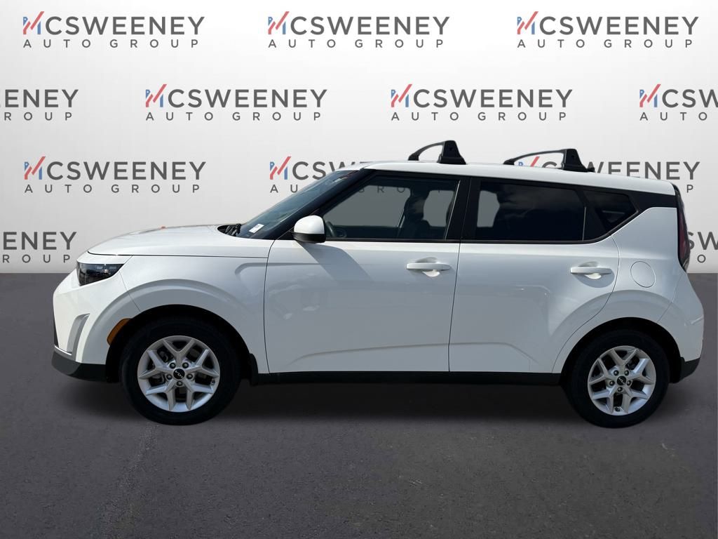2023 Kia Soul LX photo 2