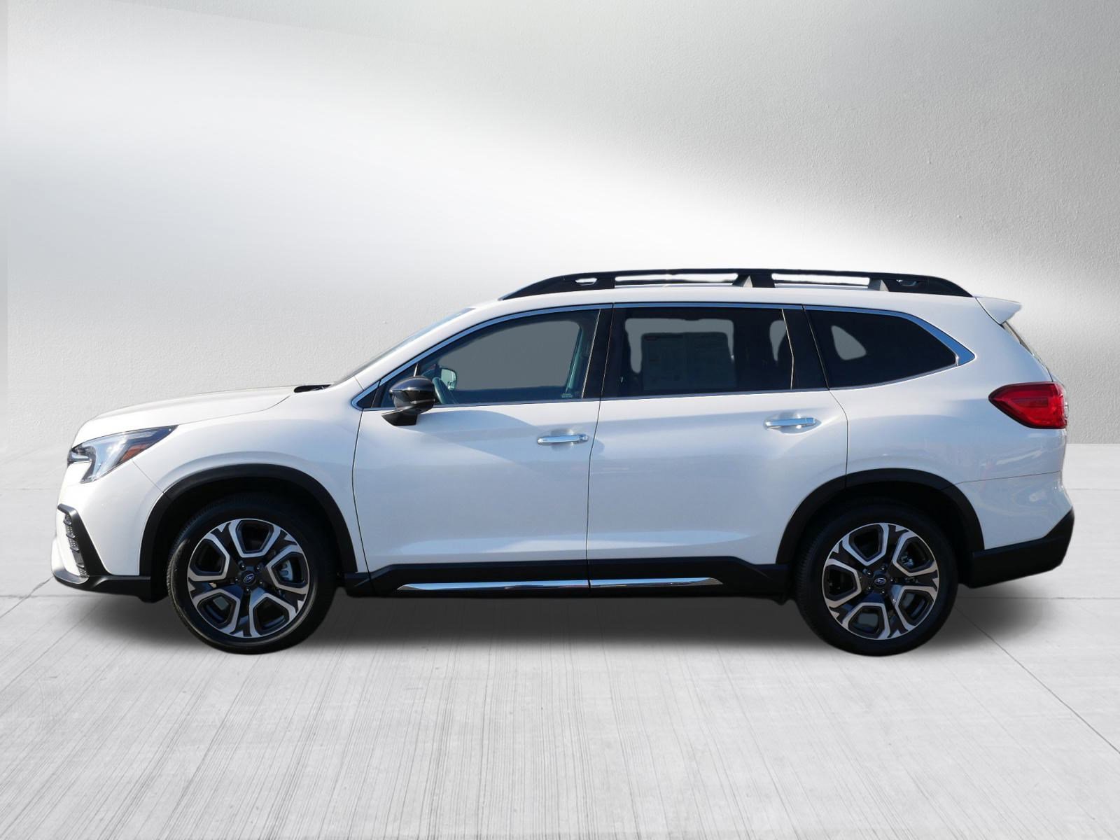 2024 Subaru Ascent Touring photo 4