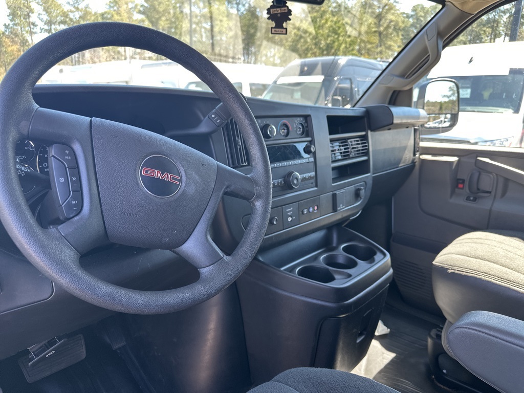 2023 Gmc Savana Cargo 2500 photo 3
