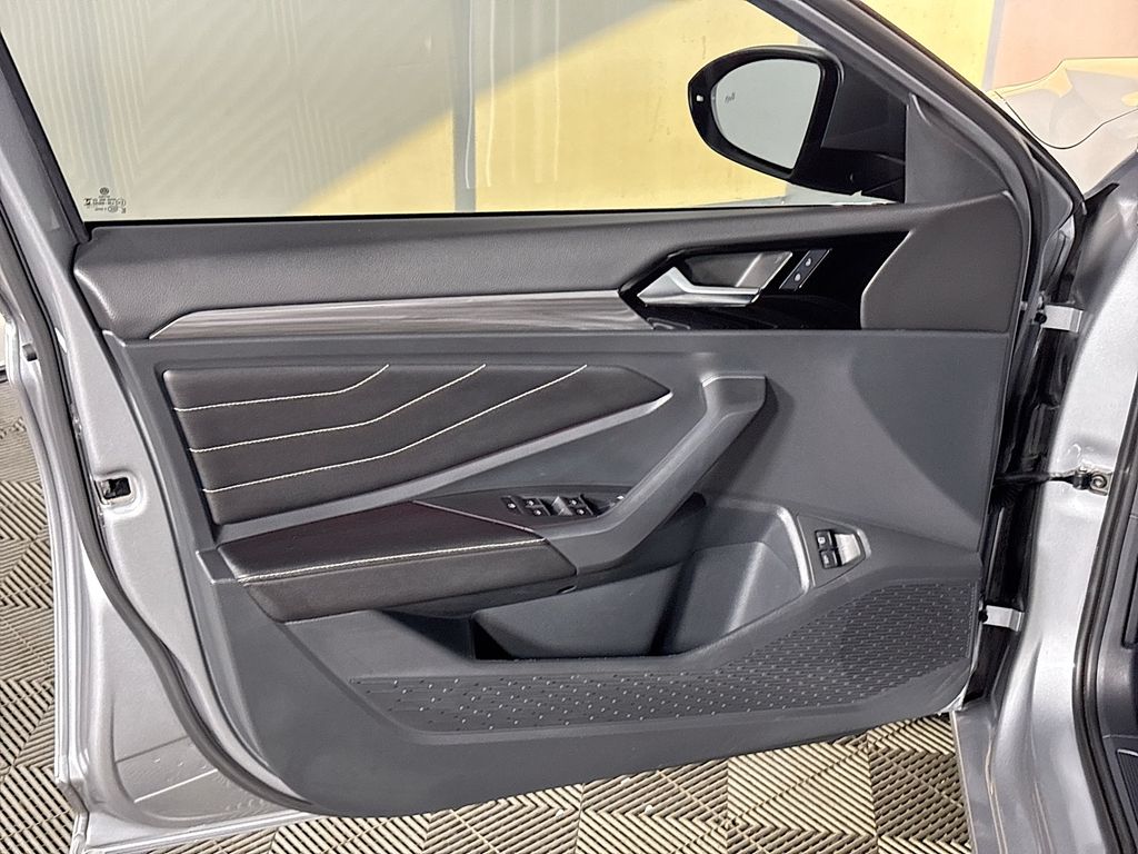 2023 Volkswagen Jetta 1.5T SEL photo 10
