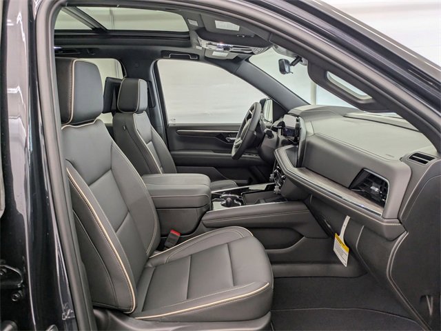 2025 Chevrolet Suburban Premier photo 24