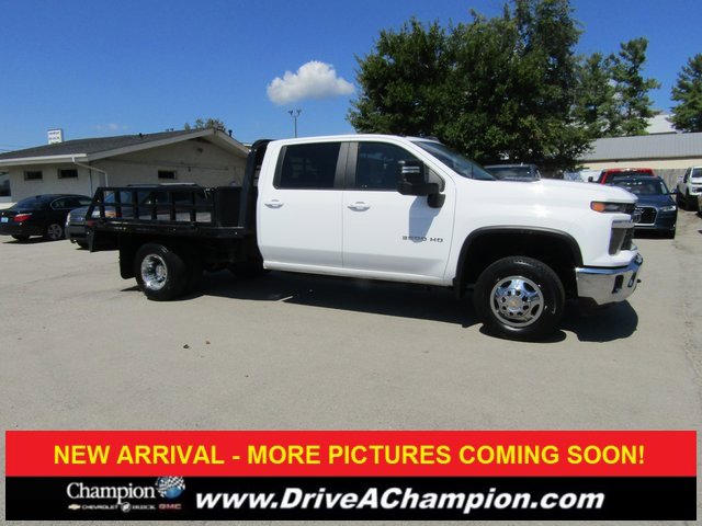 2024 Chevrolet Silverado LT photo 3