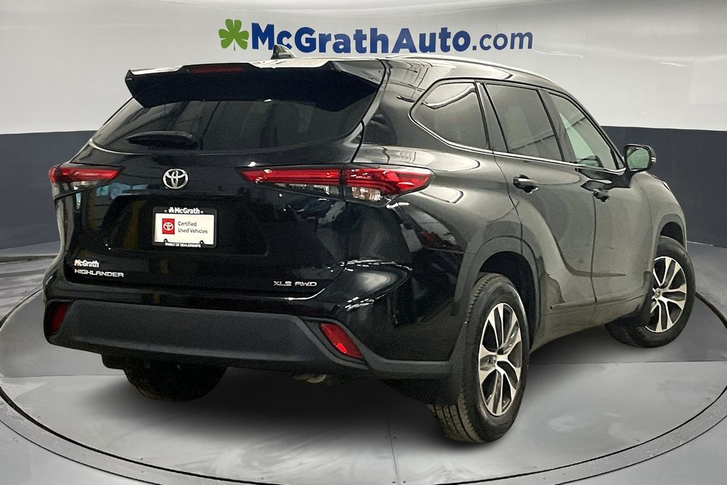 2022 Toyota Highlander XLE photo 11