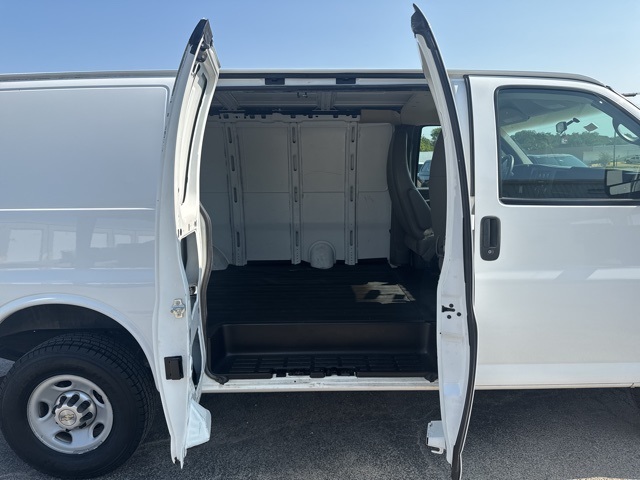 2014 Chevrolet Express 2500 Work Van photo 10