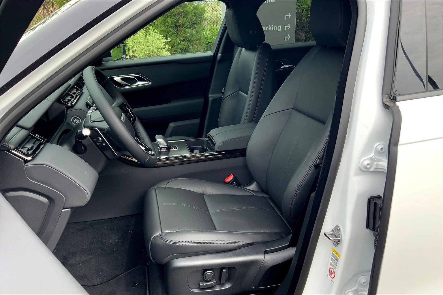 2026 Land Rover Range Rover Velar SE photo 6