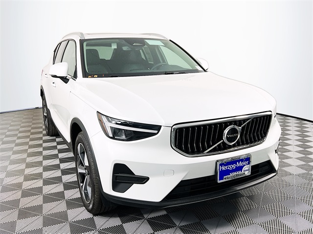 2025 Volvo XC40