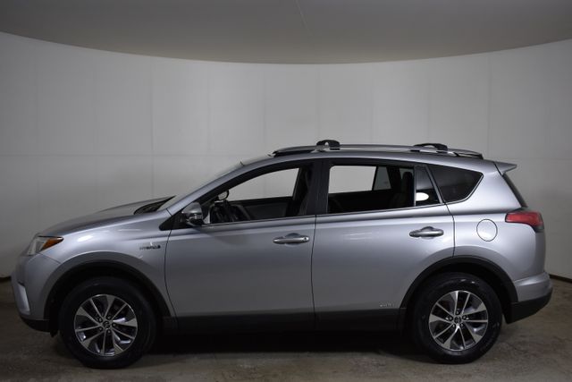 2018 Toyota RAV4 Hybrid XLE photo 2