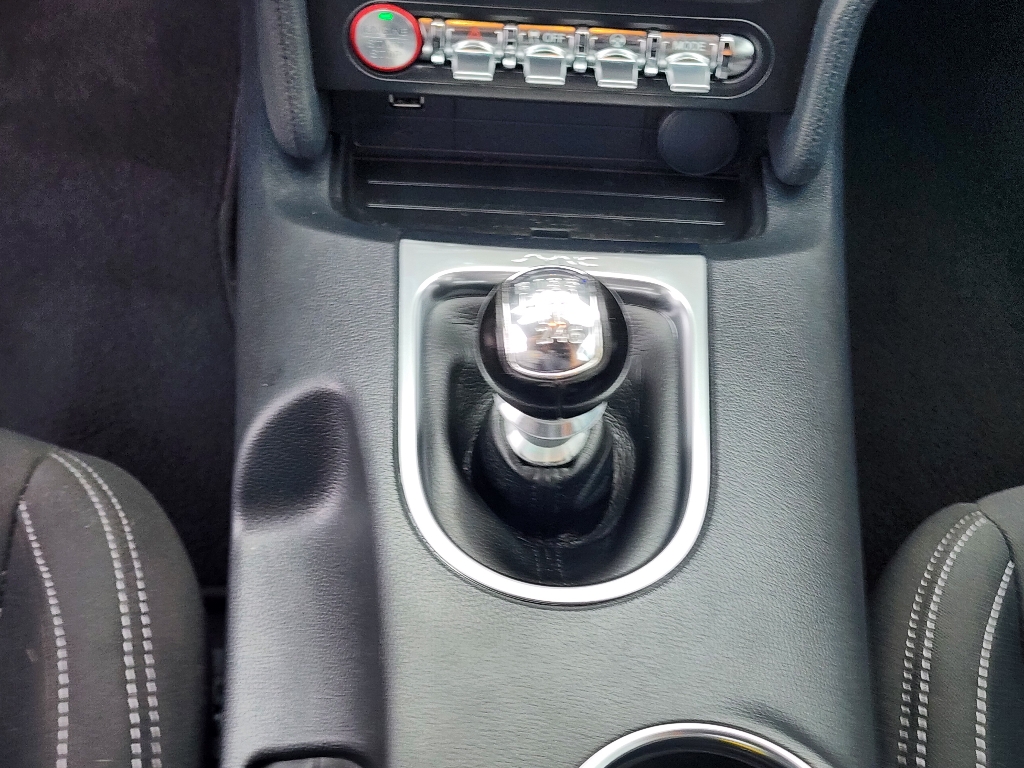 2022 Ford Mustang EcoBoost photo 13