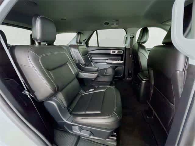 2024 Ford Explorer XLT photo 25