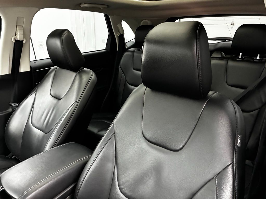 2020 Ford Edge Titanium photo 21