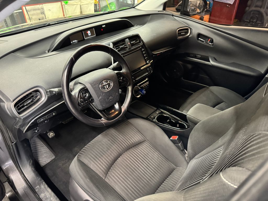 2021 Toyota Prius Prime LE photo 11