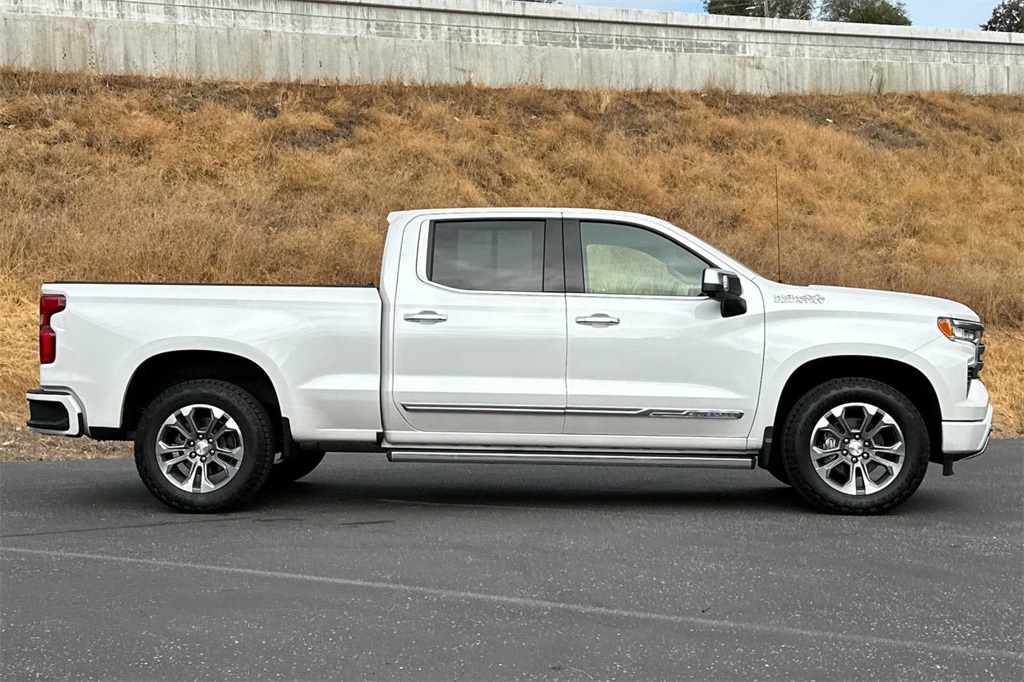 2023 Chevrolet Silverado 1500 High Country photo 3