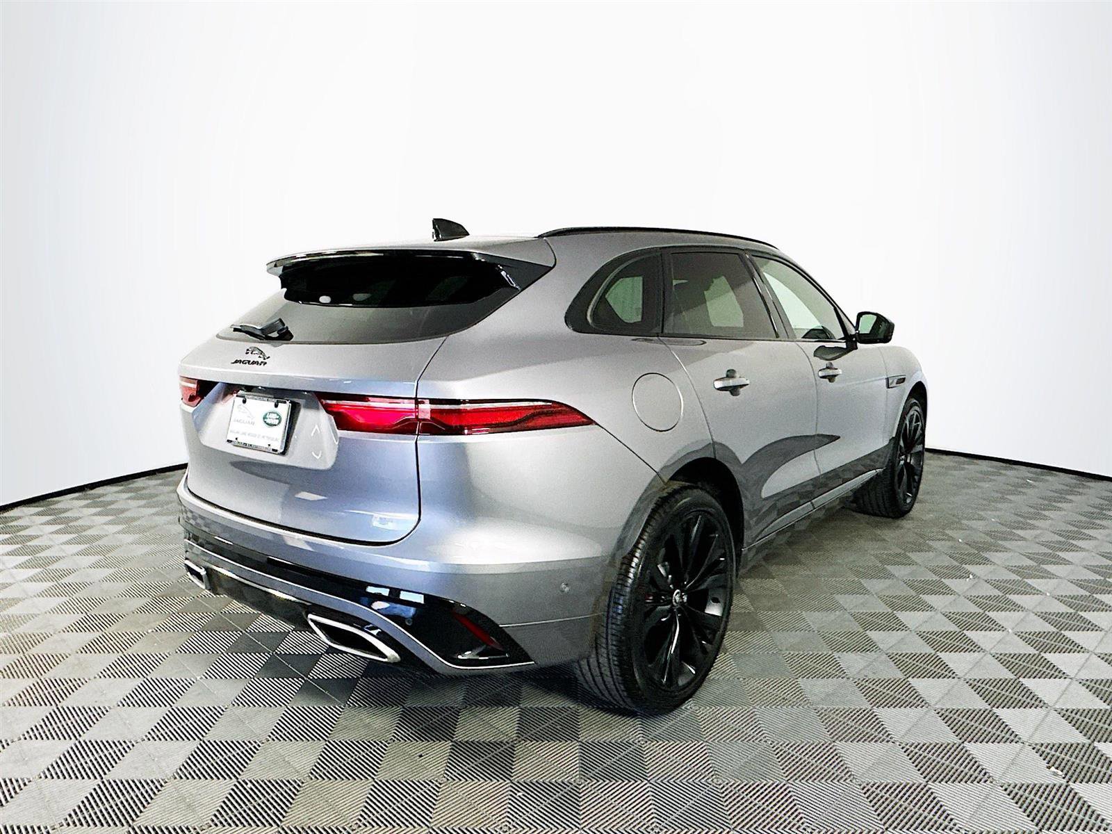 2025 Jaguar F-PACE P400 R-Dynamic S photo 5
