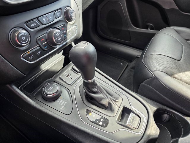 2021 Jeep Cherokee Latitude Lux photo 21