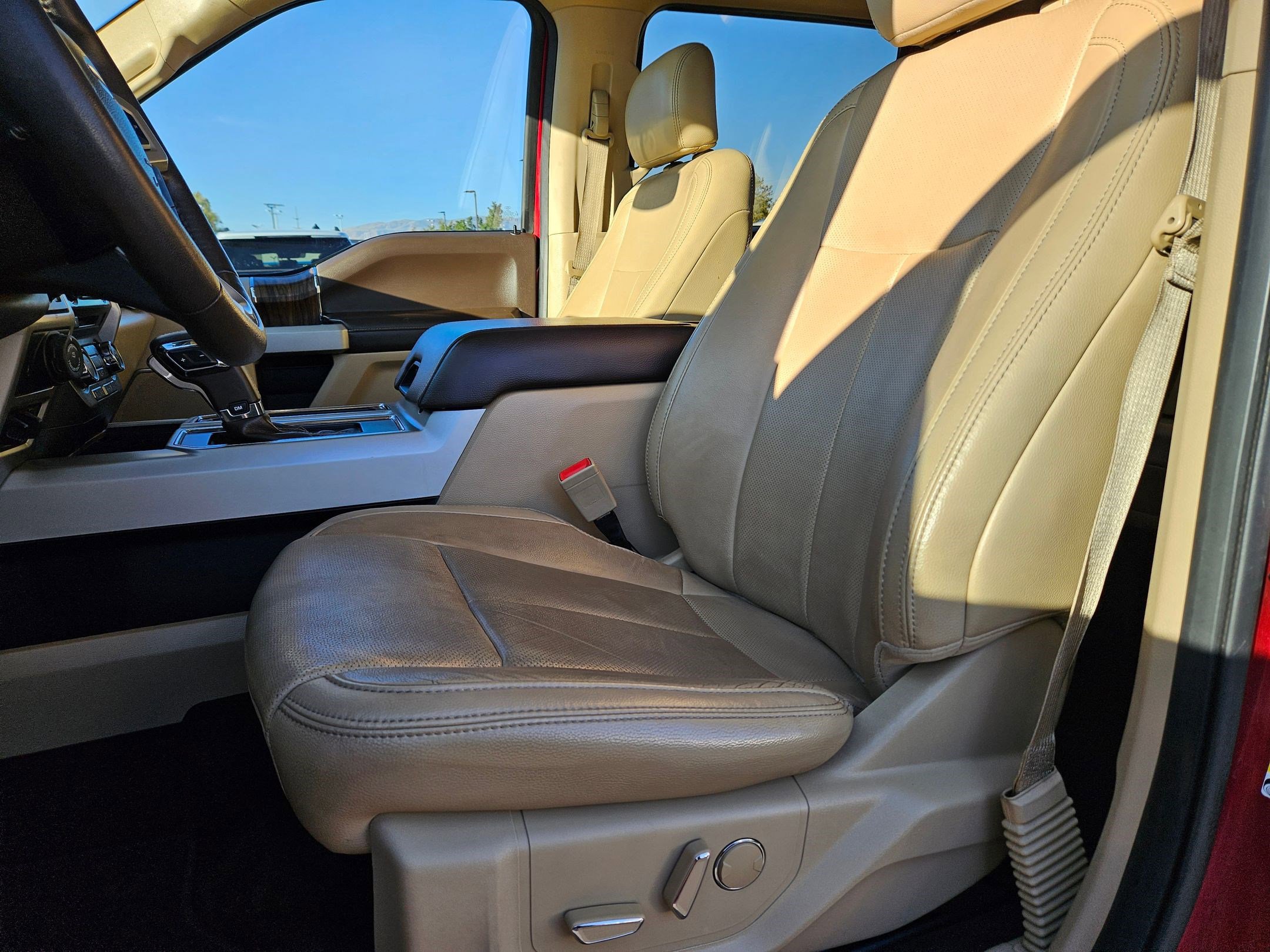 2018 Ford F-150 Lariat photo 13