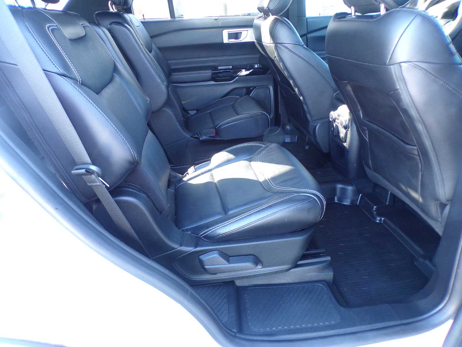 2021 Ford Explorer ST photo 15