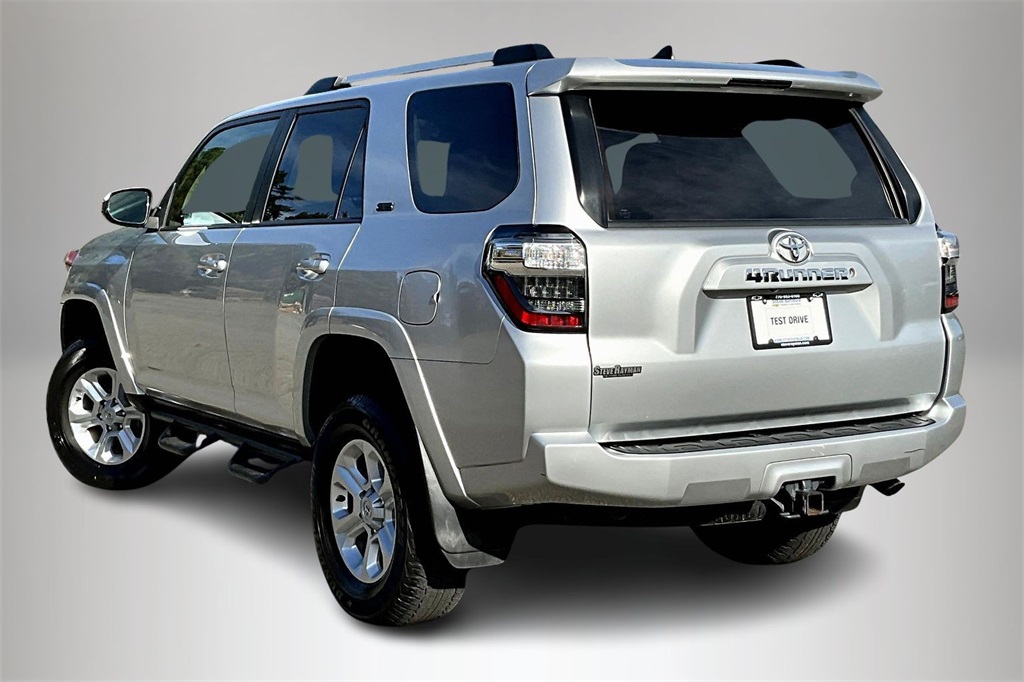 2019 Toyota 4Runner SR5 photo 4