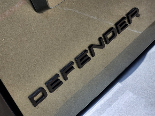 2025 Land Rover Defender 130 S photo 8