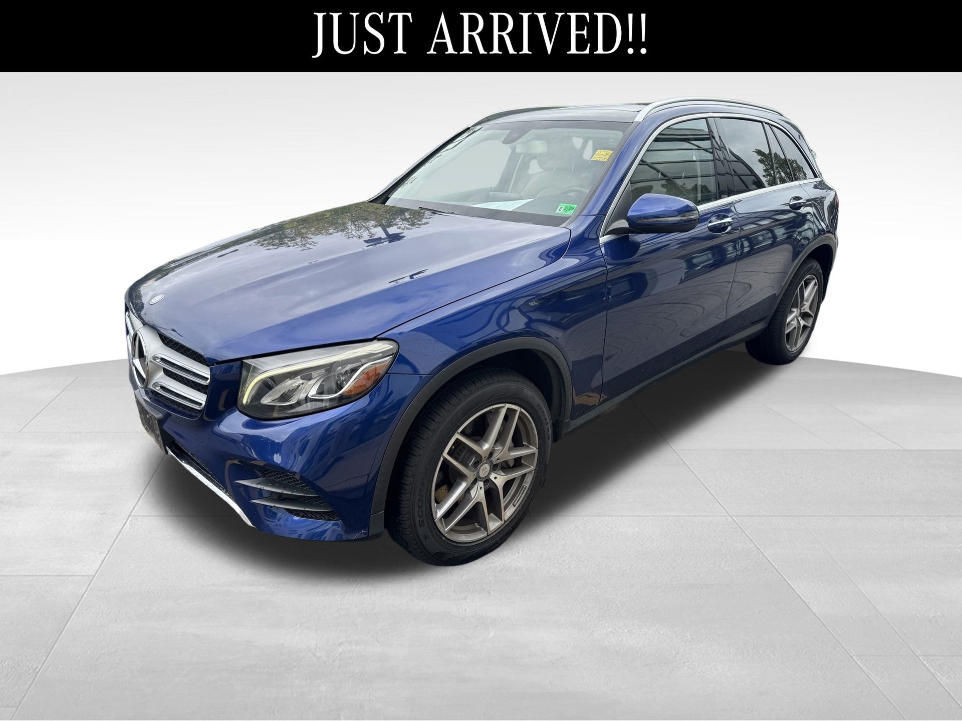 2017 Mercedes Benz GLC 300 4MATIC photo 3
