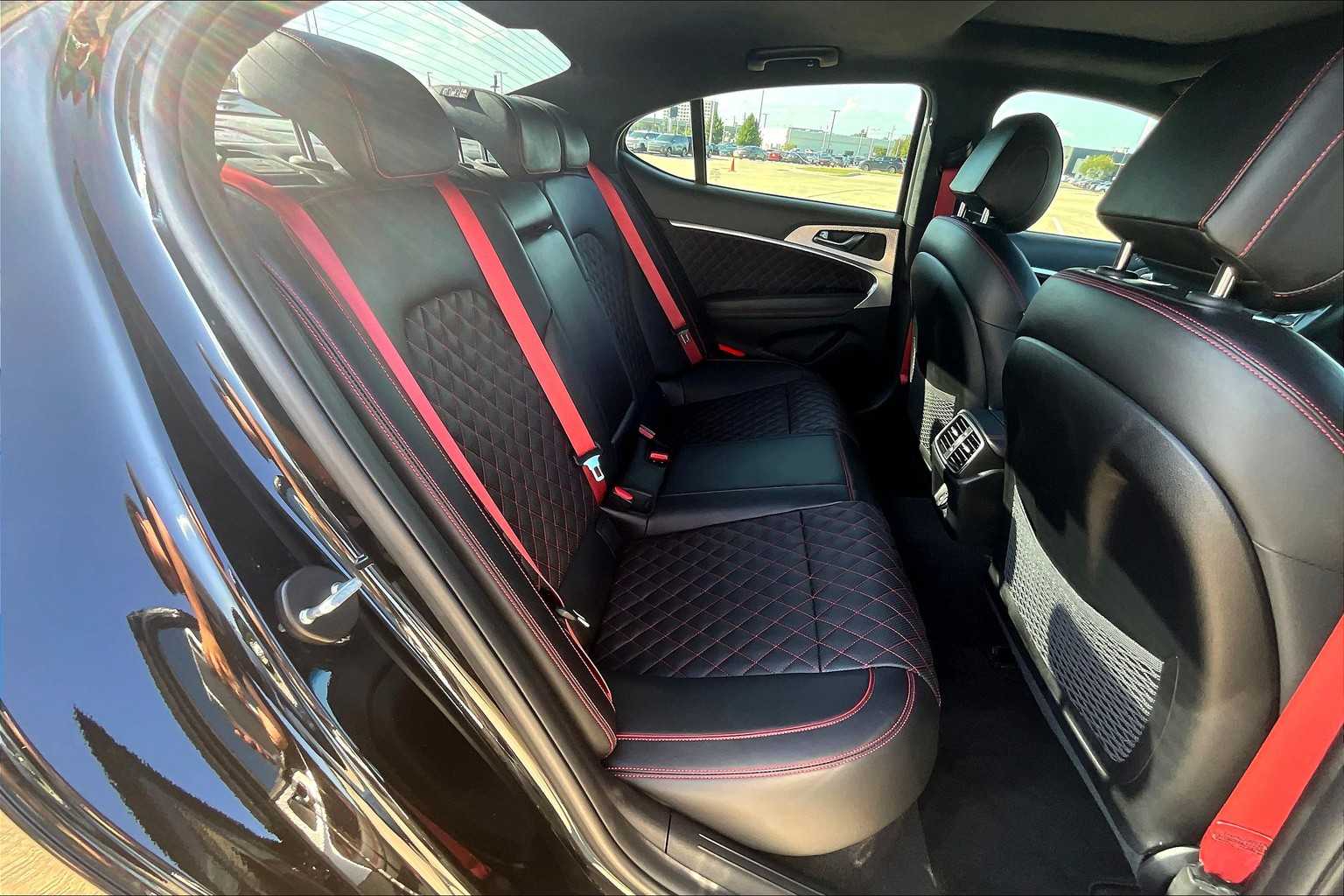2022 Genesis G70 3.3T photo 18