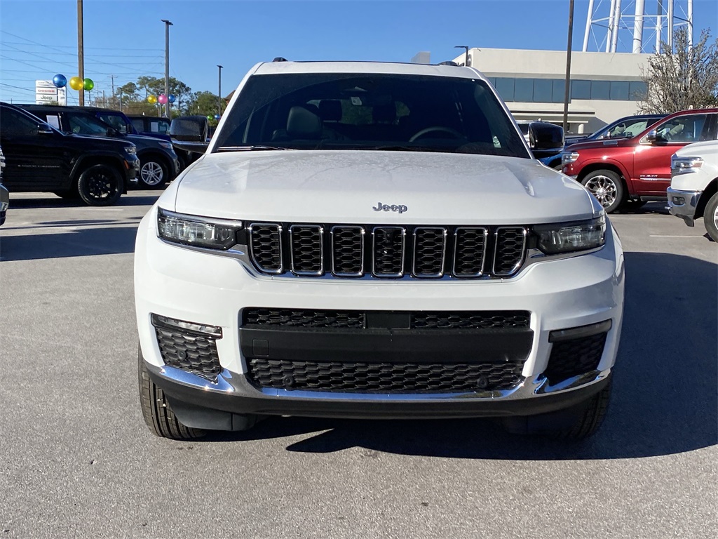2025 Jeep Grand Cherokee Limited photo 2
