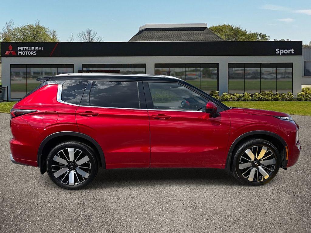 2025 Mitsubishi Outlander SEL photo 2