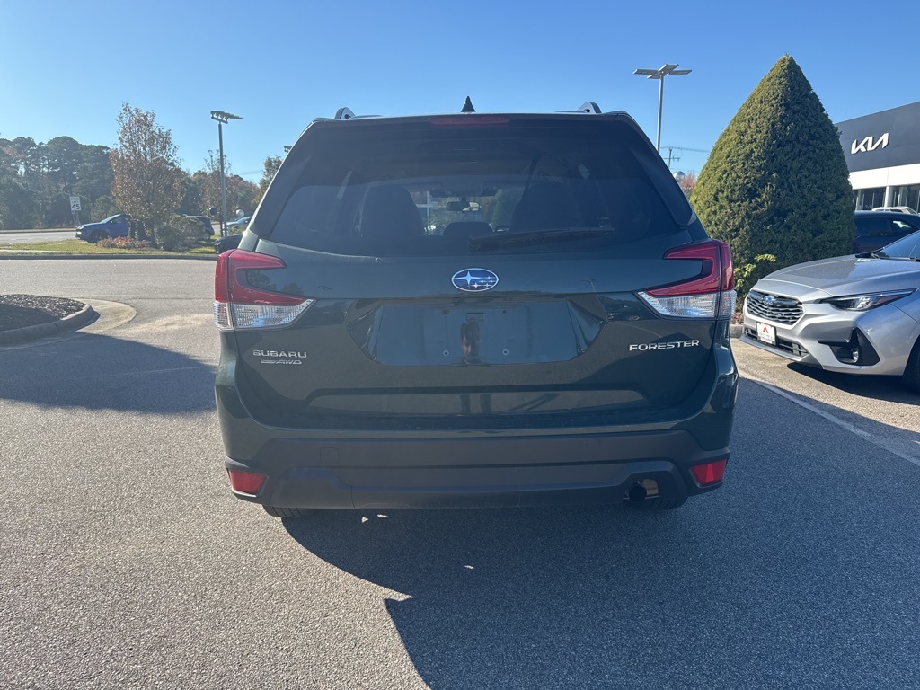 2024 Subaru Forester Premium photo 4